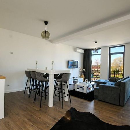 Central Apartments Кладово Екстериор снимка