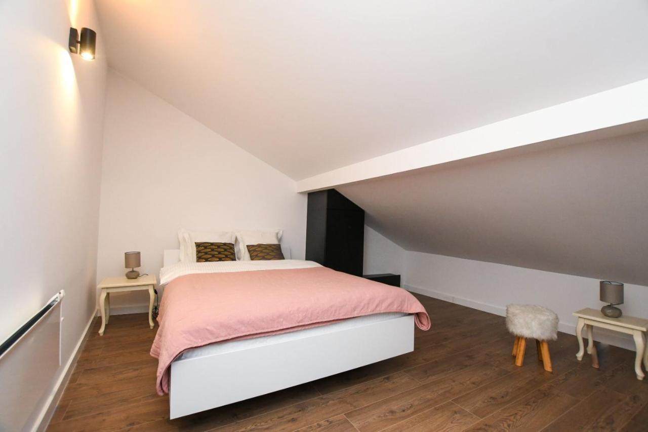 Central Apartments Кладово Екстериор снимка